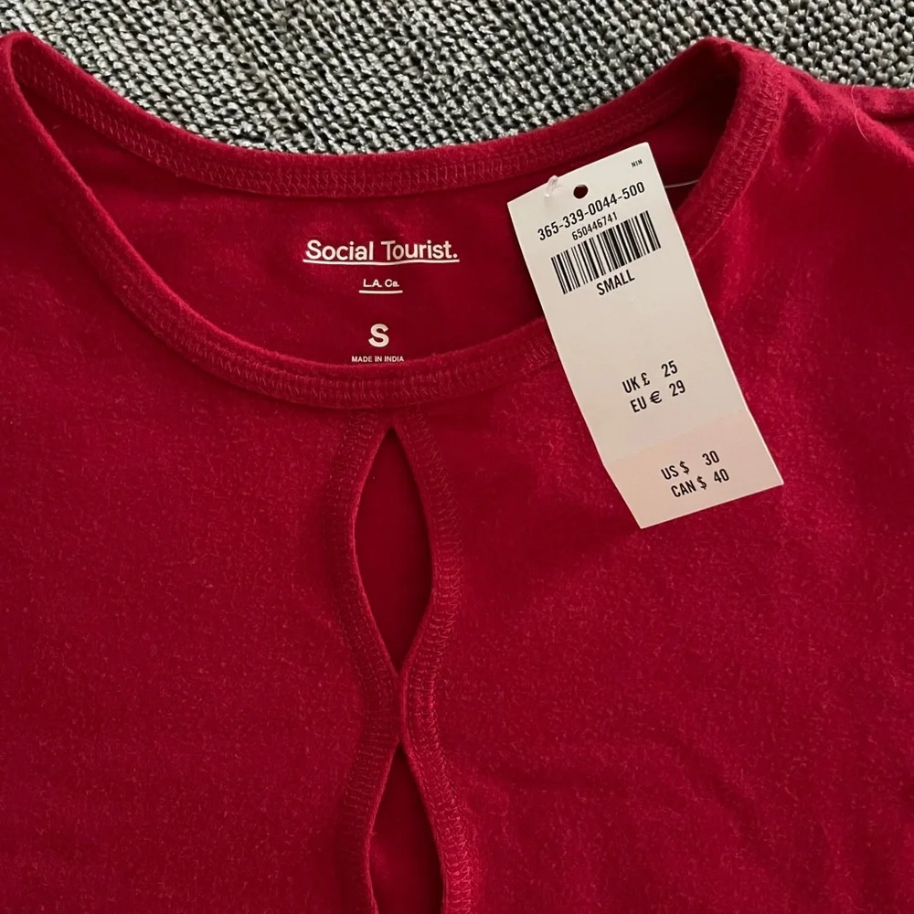 Red Long Sleeve Crop Top - Picture 2 of 3